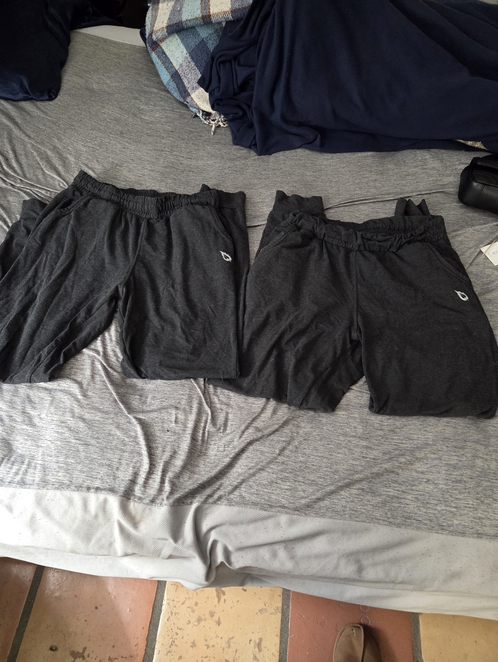 Baleaf Women's Dark Charcoal Drawstring Joggers 2 For The Price Of One - Picture 4 of 8